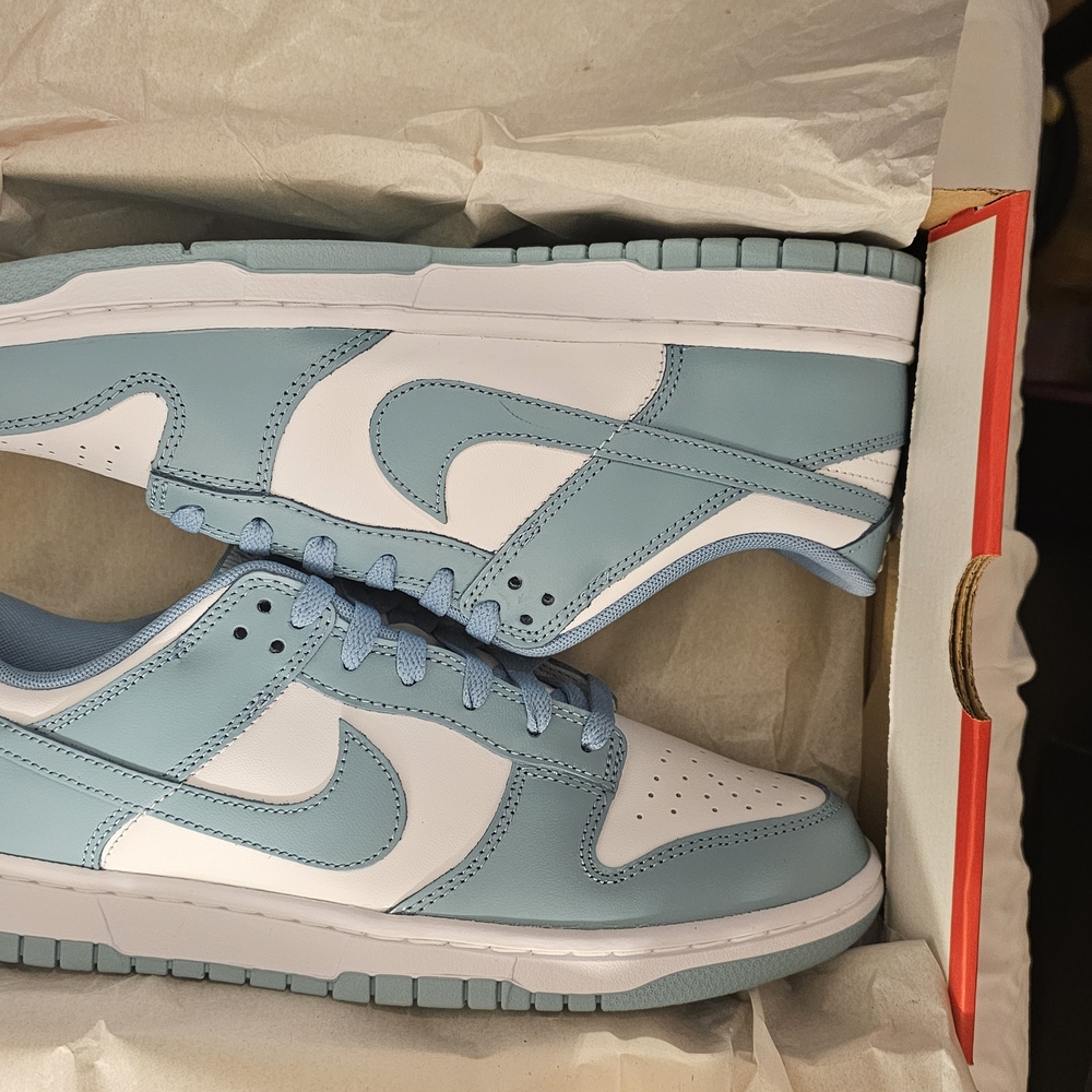 Nike Men's Blue and White Sneakers
